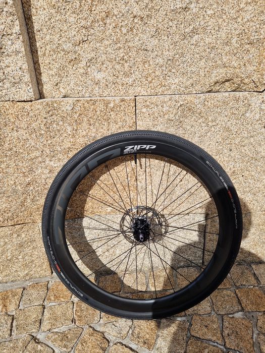 Rodas Zipp 303S com pneus Scwalve G one