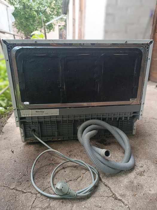 Посудомийна машина Electrolux ESF2400OW