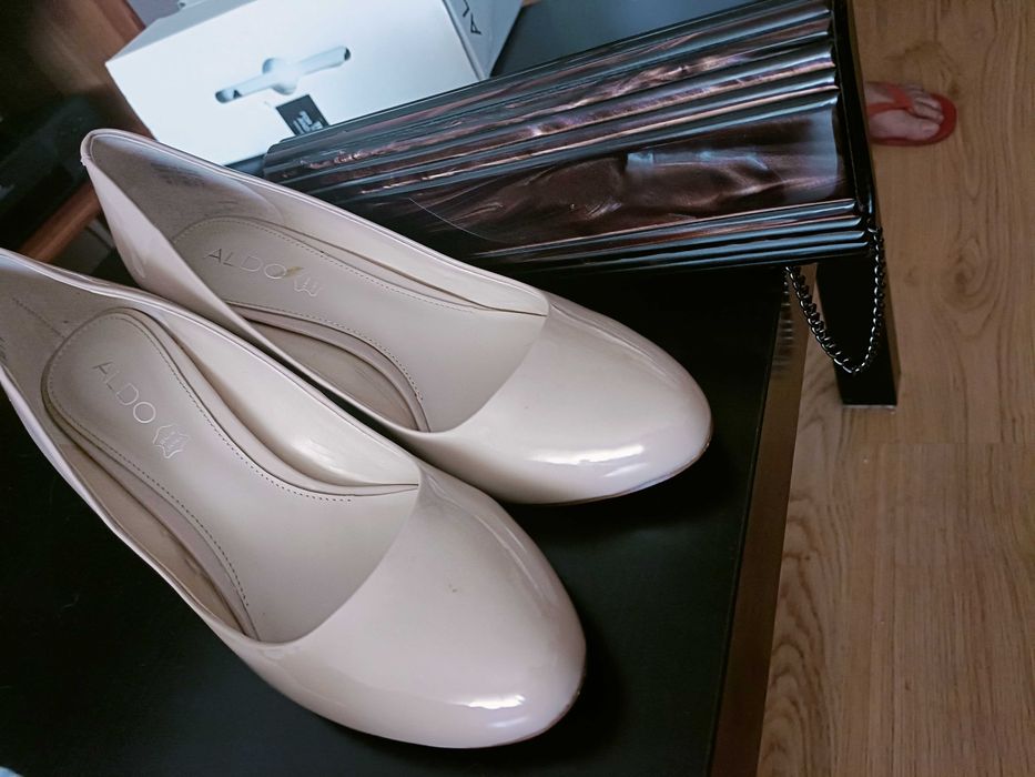 Sapatos T40+clutch+vestido T48
Vendo conjunto ou separado