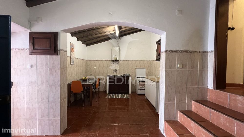 Moradia T1 com Espaço Comercial Remodelado em Albernoa