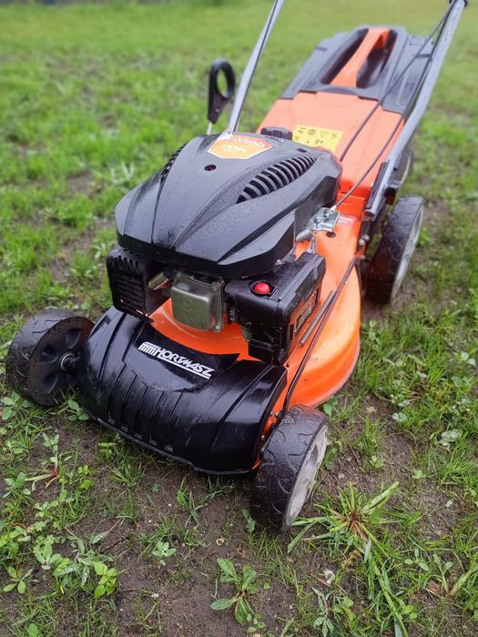 Kosiarka spalinowa z napędem Hortmasz HKS 246 N