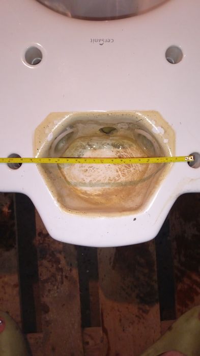 Продам унитаз cersanit