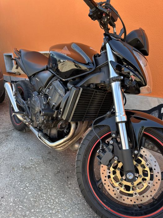 Hornet 2009 PC41 75kW apenas  26000 km