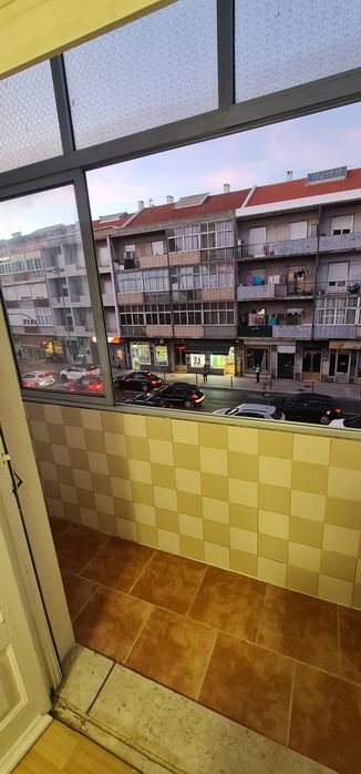 Arrendado  quartos para casal e quartos compartilhados.