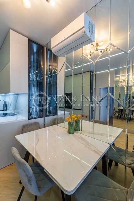 Продаж квартири (49м2) з новим, авторським ремонтом  в ЖК Креатор Сіті, Дегтярівська 17
