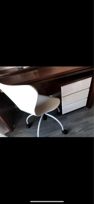 Secrataria de madeira