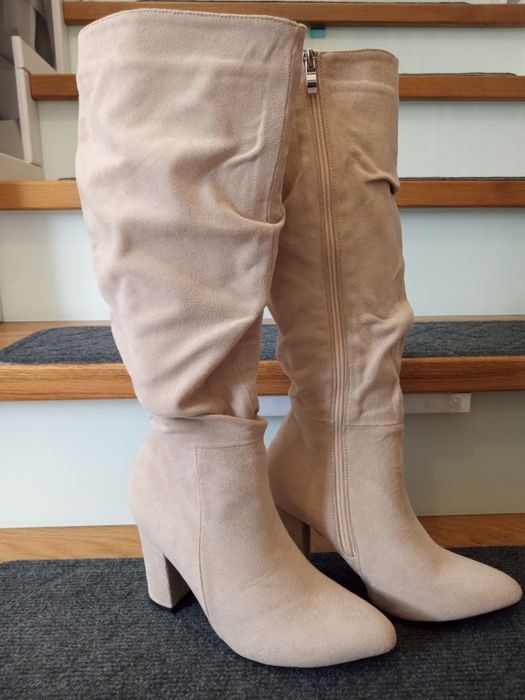 Beżowe kozaczki wiosenne 38