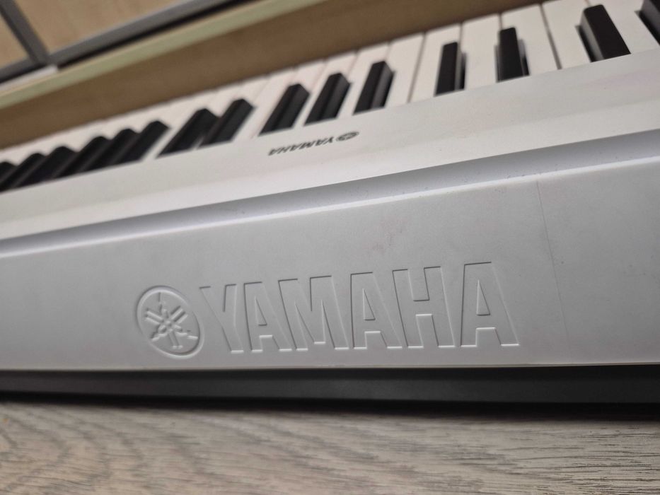 Синтезатор Цифрове піаніно Yamaha Piaggero NP-12 білий, ідеальний стан
