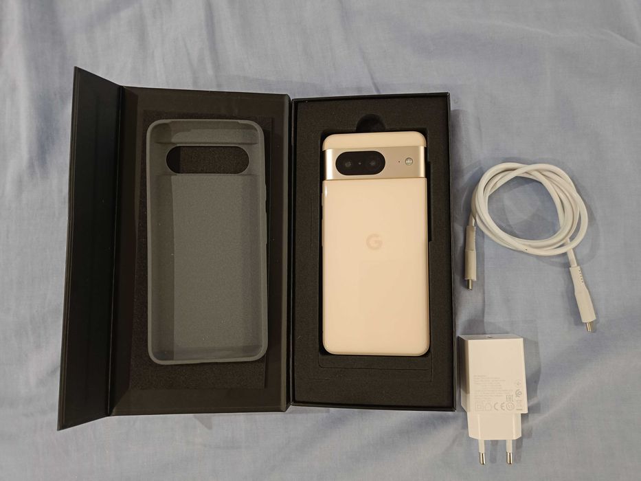 Google pixel 8 gold