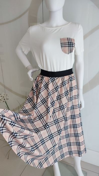 Śliczny komplet beżowy