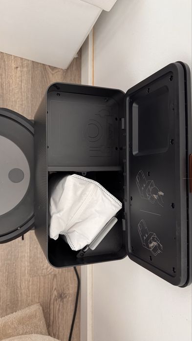 iRobot Roomba J7+ – Aspirador Robot + Base de Esvaziamento – Como Novo
