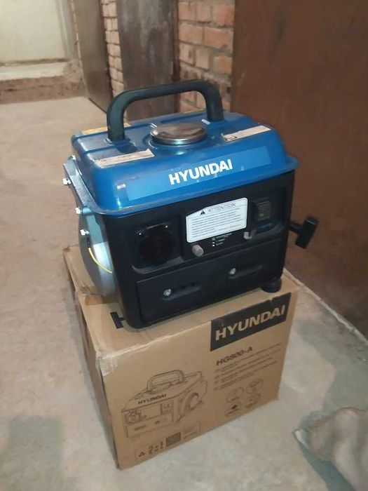 Продам! Портативный бензиновый генератор Hyundai HG800-A (720 Вт)