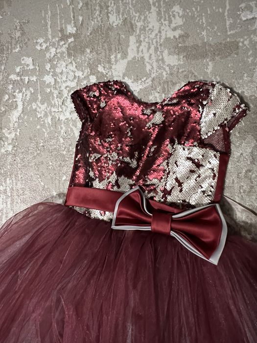 Святкове плаття для дівчинки