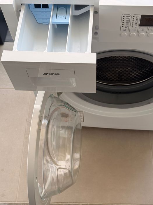Máquina de lavar e secar roupa Smeg - encastre
