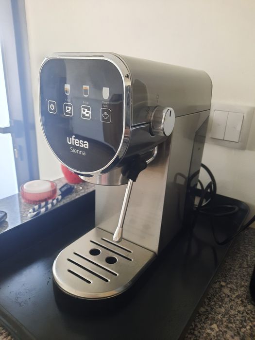 Maquina de café UFESA + moinho CASO
