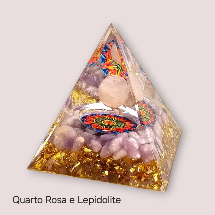 Pirâmides de Orgonite