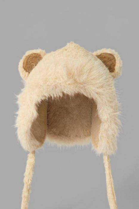 Puszysta Czapka z Uszkami i Pomponami