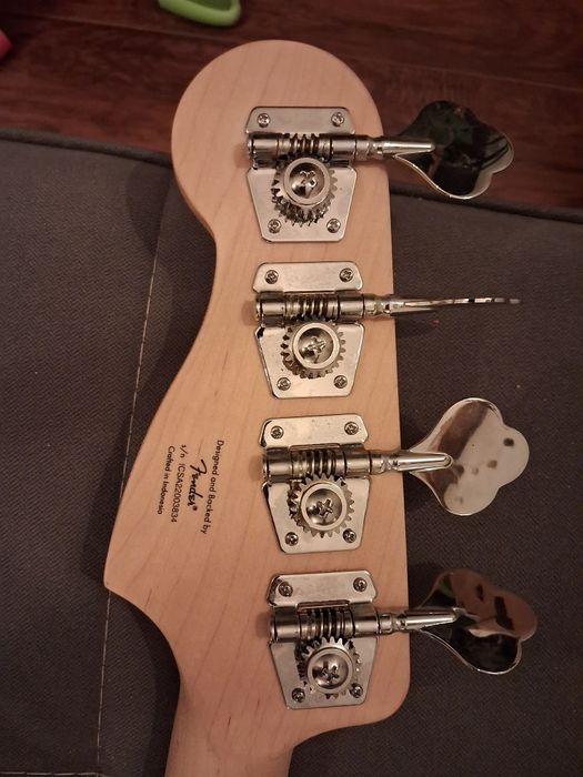 Gitara basowa Squier Precision Bass