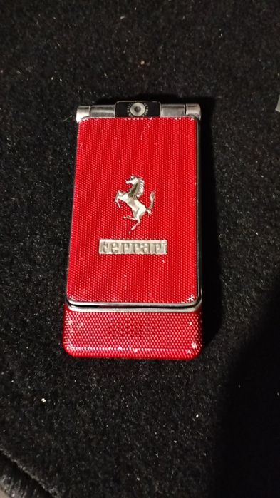 Vertu.   telefon