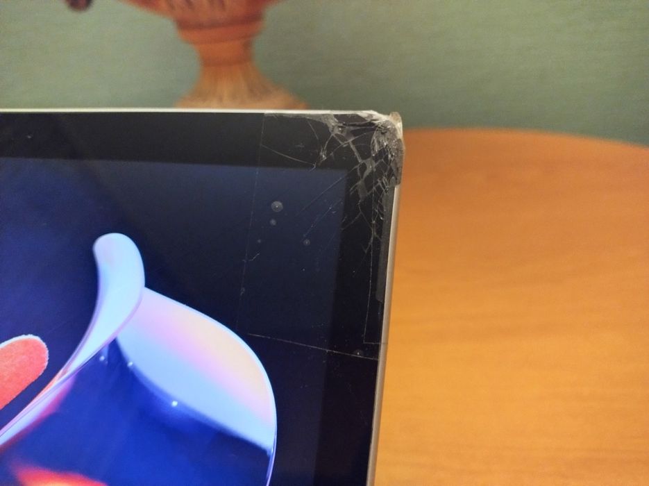 Microsoft Surface Go 2 8gb ram, 128gb  gold 4415y