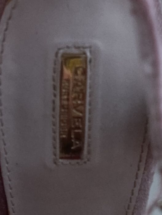 Продам босоніжки Carvela