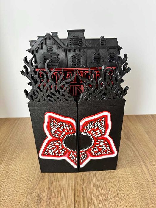 Ekspozytor Stranger Things – Pudełko / Organizer na Figurki – Druk 3D