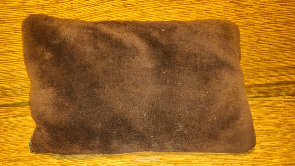 Poduszka z futrem stan bdb