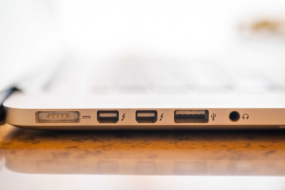 MacBook Pro 15" (Mid 2015) i7 / 16GB / 516gb SSD