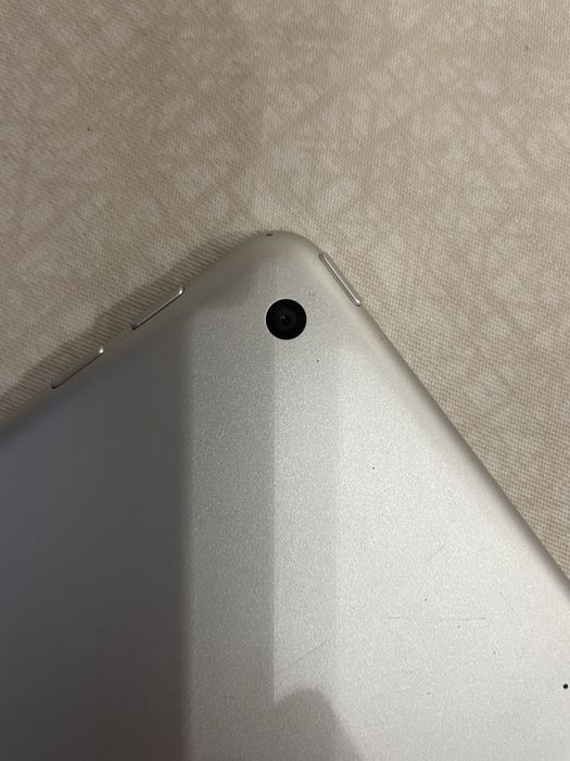 Apple iPad 5 (2017) 9.7” — на запчастини