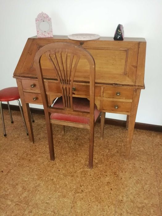 Escrivaninha antiga
