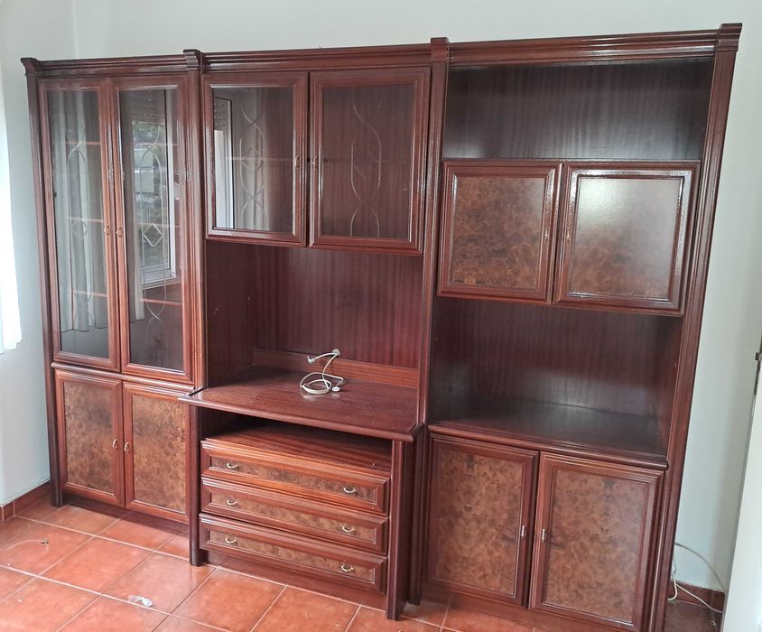 Móvel de Sala Mogno com Bar Cristaleira e espaço TV como NOVO