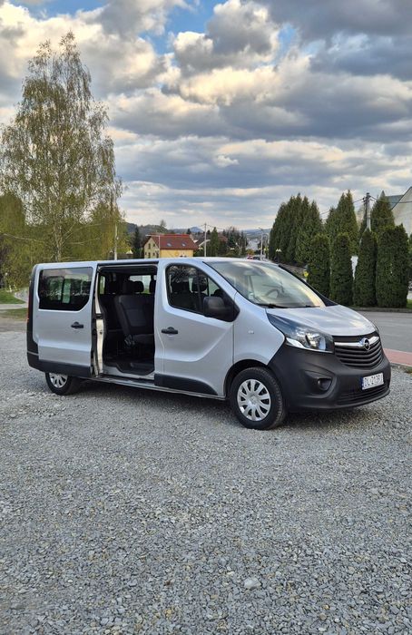 Wynajem bus 9-osobowy Long Opel Vivaro Renault Trafic osobowy 9 miejsc wypożyczalnia busów busa wakacje