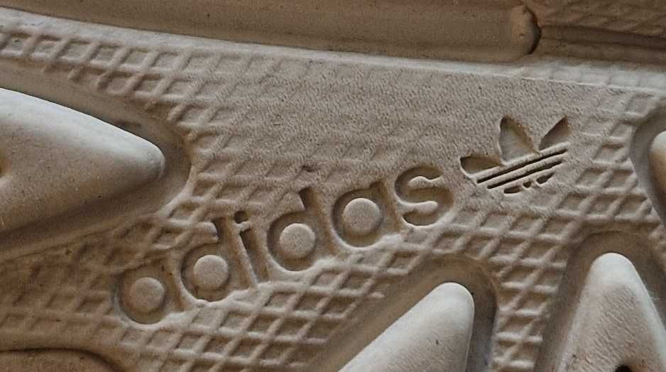 Sapatilhas Adidas Ozweego - Creme/bege claro