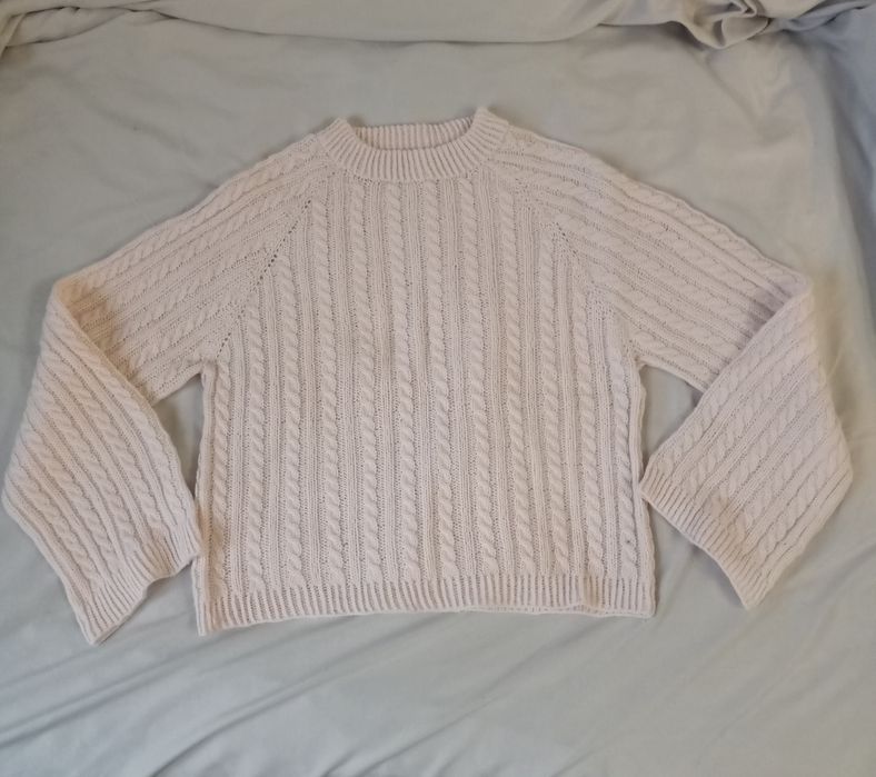 Sweter robiony na drutach