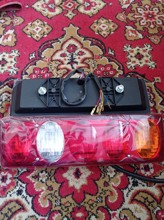 Фонарі універсальні л+п вантажні авто 1шт.