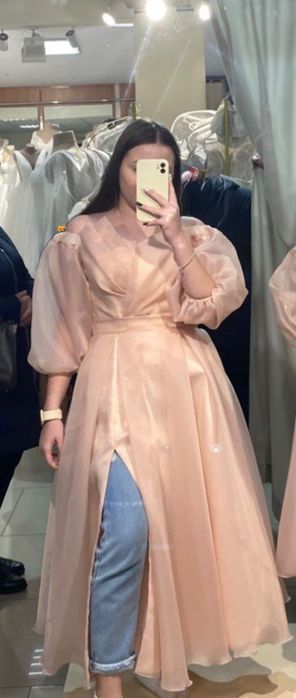 Шикарна сукня на випускний або весілля, пудрова, М