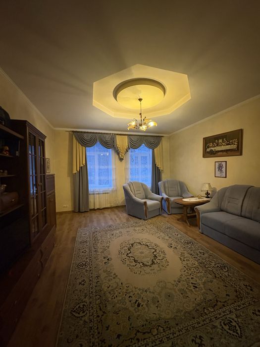 Продаж 3-кімнатної квартири в центрі