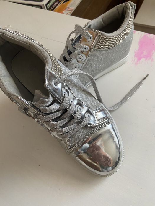 Sneakersy srebrne rozm 39