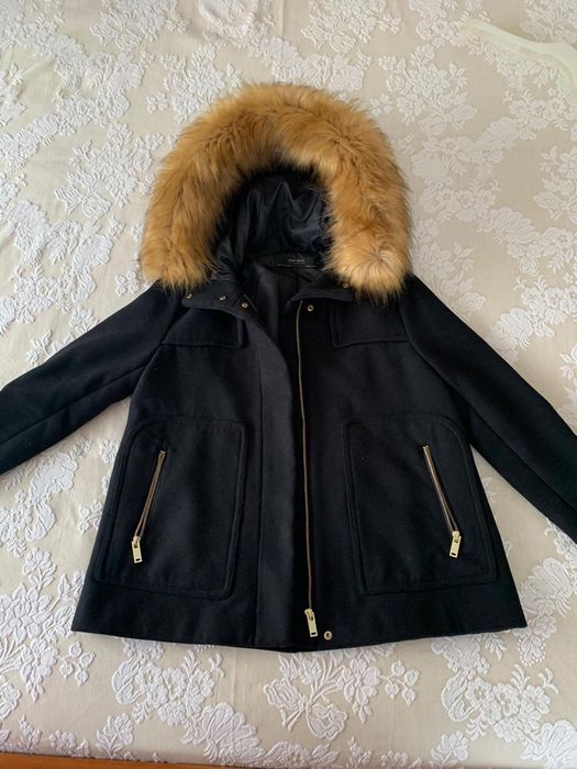 Casaco preto com capuz