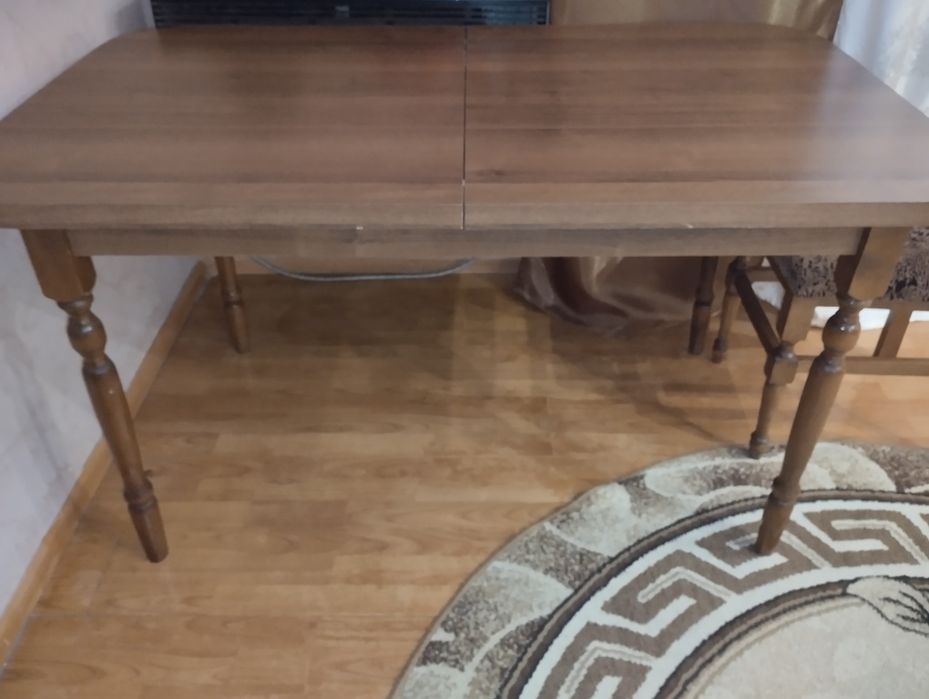 Стіл стан нового 
Стан нового
Довжина 1 м 37 см
Ширина 80 см
Можна зро