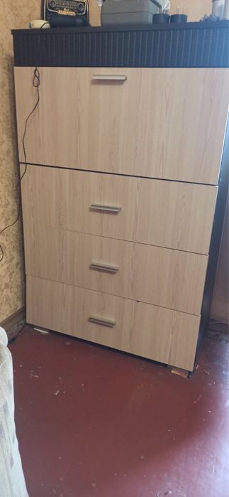 Продам шкаф и тумбу,б/у, торг уместен