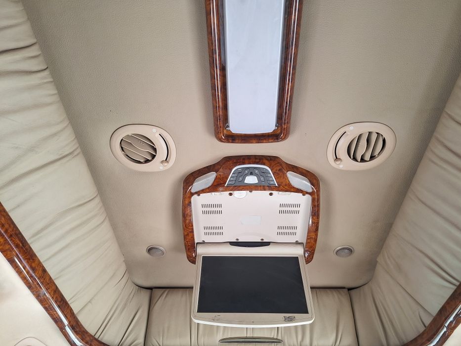 KIA Carnival Grand Limousine
