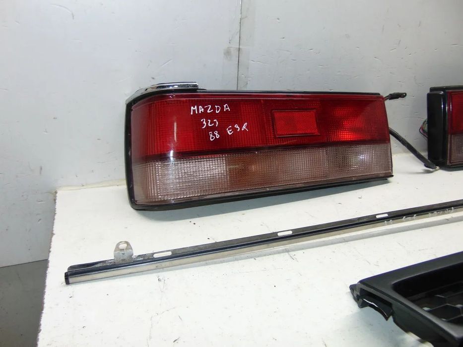Mazda 323 farolins/Grelha
