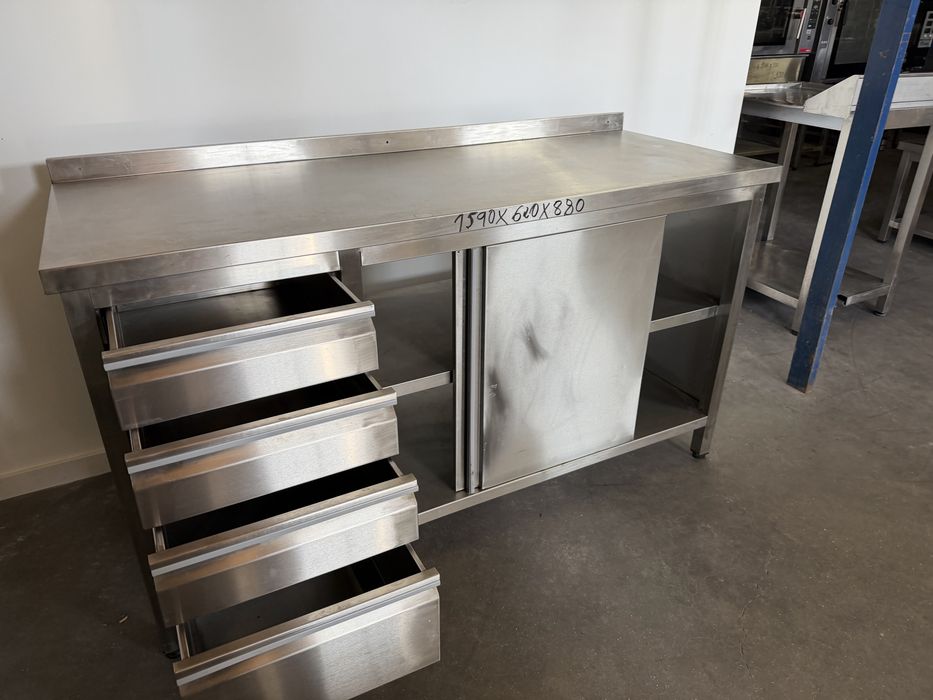 Escaparate Bancada  em aço inox  com 6 gavetas e 2 portas