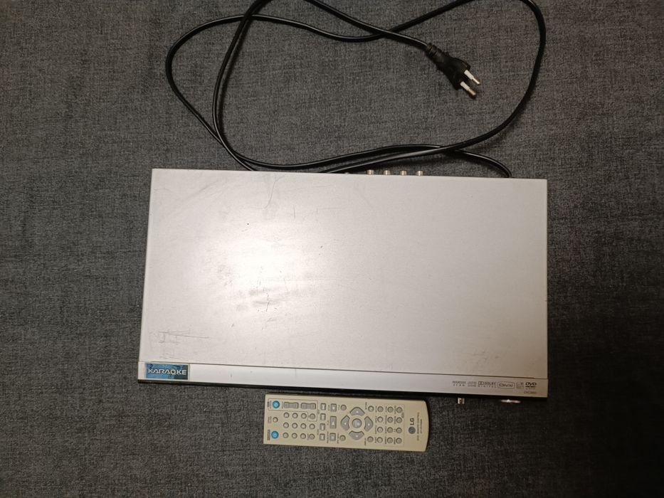 CD проигрыватель LG DKU860