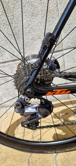 Bike KTM Revelator Alto Elite F12 com rodas carbono