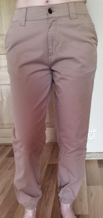 Spodnie joggery beżowe