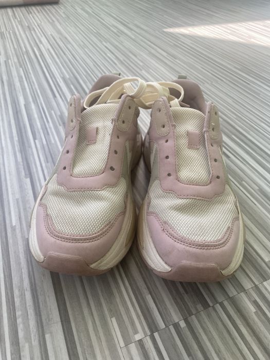 Кросівки дівчачі