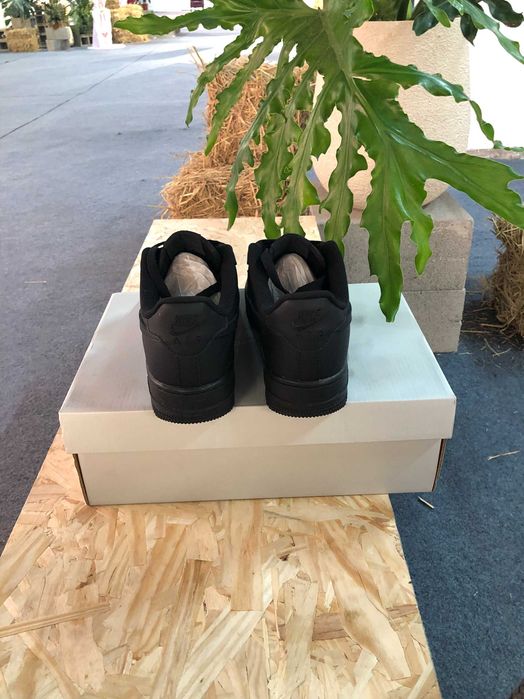 Nike Air Force 1 Czarny 44