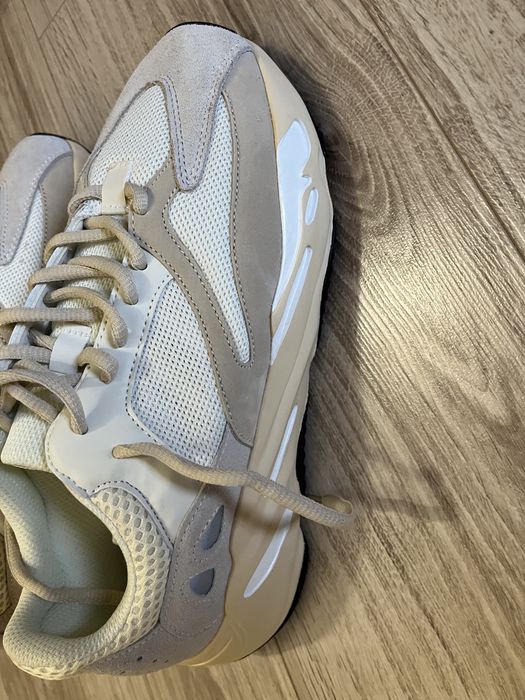 Adidas Yeezy Boost 700 v2